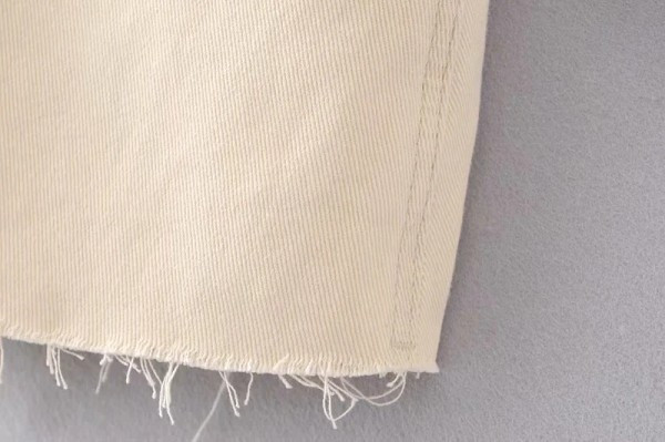 Traper kratki kombinezon s džepovima u svijetloj boji