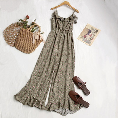 Salopetă elegantă de damă cu model floral și bretele subțiri