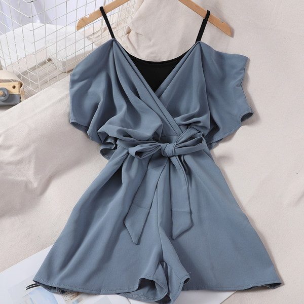 Salopetă modernă cu umerii goi și bretele subțiri