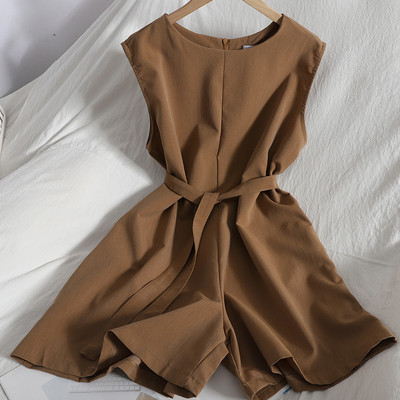 Široki model ženskog kombinezona s okruglim izrezom