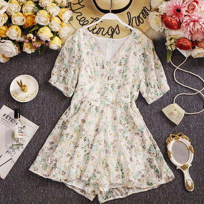 Salopetă de damă florală cu decolteu spitz