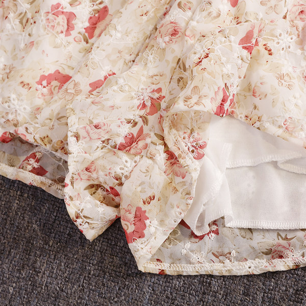 Salopetă de damă florală cu decolteu spitz