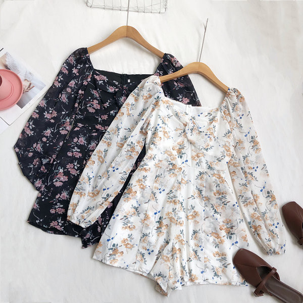 Moderan ženski kombinezon s cvjetnim uzorkom i četvrtastim izrezom