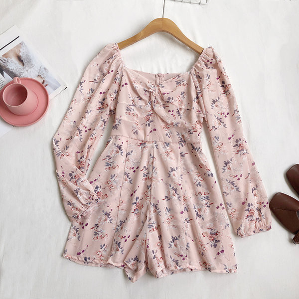 Moderan ženski kombinezon s cvjetnim uzorkom i četvrtastim izrezom