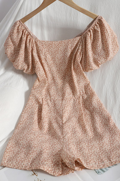 Salopetă scurtă de damă cu mâneci scurte