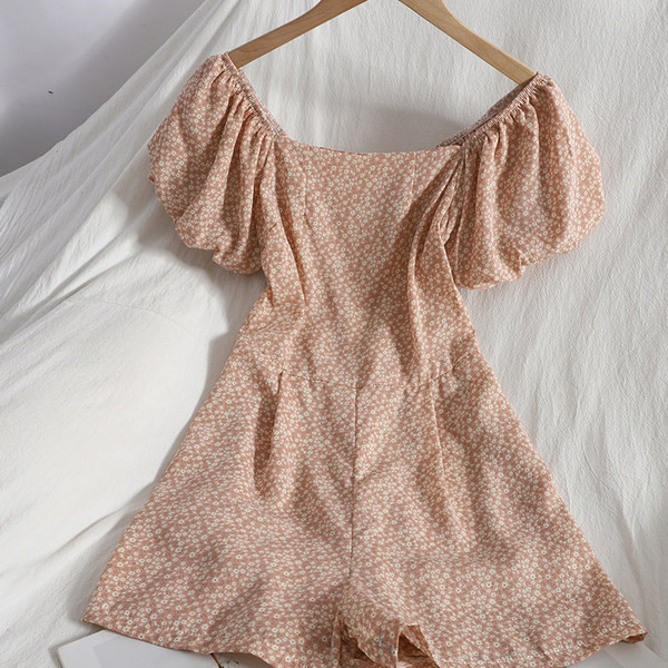 Salopetă scurtă de damă cu mâneci scurte