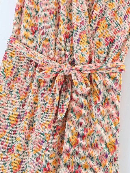 Model nou de salopetă de vară cu decolteu în V adânc și curea