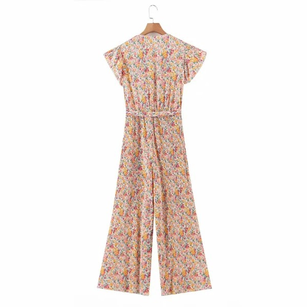 Model nou de salopetă de vară cu decolteu în V adânc și curea