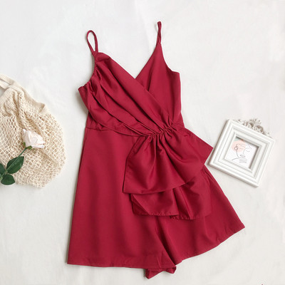 Ženski moderni kombinezon na tanke naramenice prikladan za ljeto