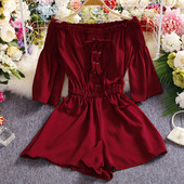 Ženski kratki kombinezon s vezicama i elastičnim strukom