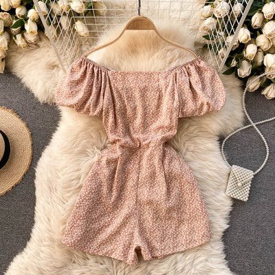 Salopetă scurtă casual de damă, cu mâneci bufante și decolteu pătrat