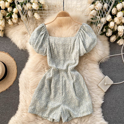 Salopetă scurtă casual de damă, cu mâneci bufante și decolteu pătrat