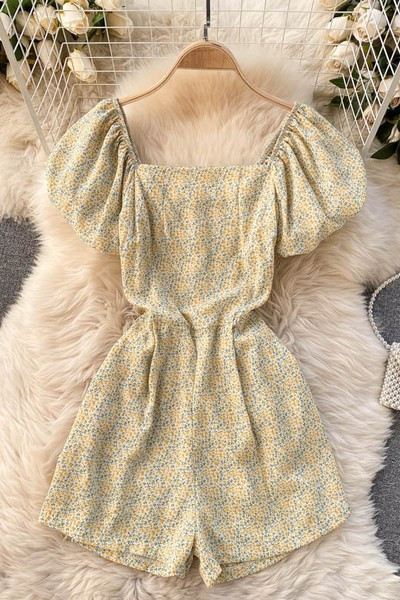 Salopetă scurtă casual de damă, cu mâneci bufante și decolteu pătrat