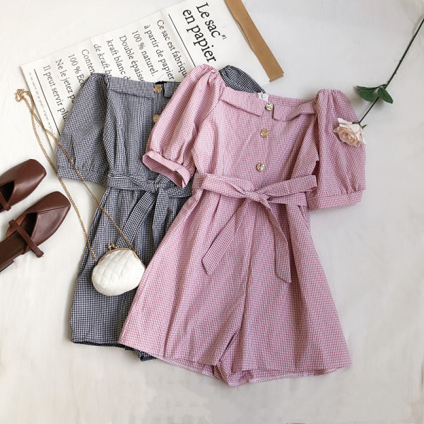 Salopeta scurta de dama cu centura si nasturi