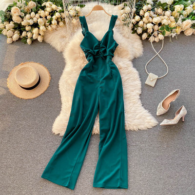 Salopetă de damă modernă cu decolteu în V și parte adunată