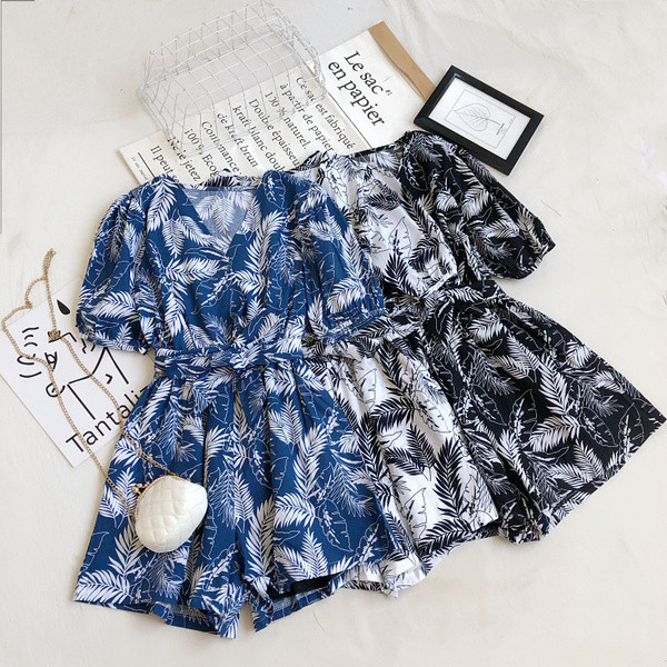 Salopeta de dama cu centura in talie si umerii goi