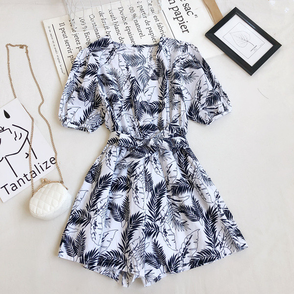 Salopeta de dama cu centura in talie si umerii goi