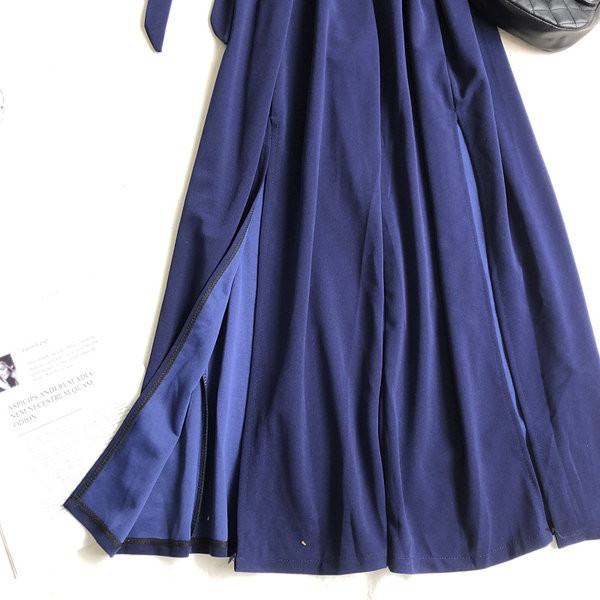 Salopetă lungă de damă cu picioare largi și bretele subțiri