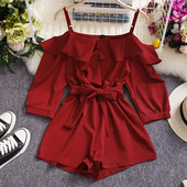 Salopeta scurta de dama cu umerii goi si bretele subtiri