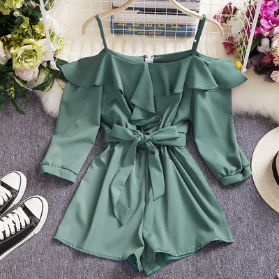 Salopeta scurta de dama cu umerii goi si bretele subtiri