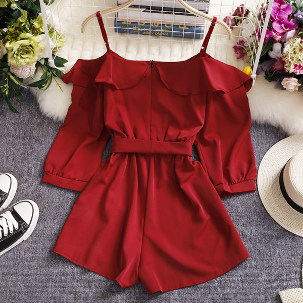 Salopeta scurta de dama cu umerii goi si bretele subtiri