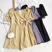 Ženski kratki kombinezon s patentnim zatvaračem i trakom