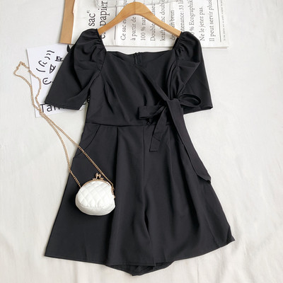 Ženski kratki kombinezon s patentnim zatvaračem i trakom