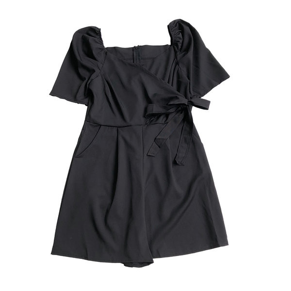 Ženski kratki kombinezon s patentnim zatvaračem i trakom