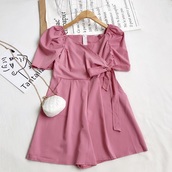 Ženski kratki kombinezon s patentnim zatvaračem i trakom