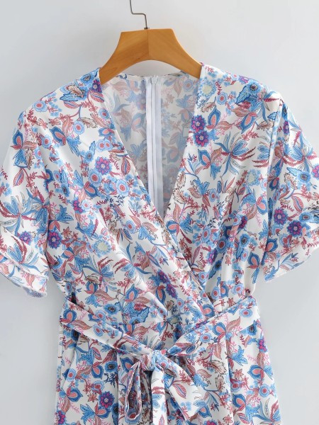 Salopetă lungă cu decolteu în V și curea