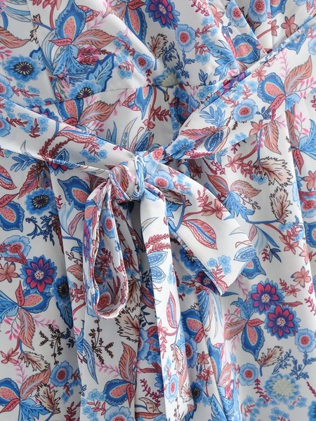 Salopetă lungă cu decolteu în V și curea