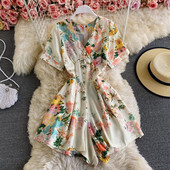 Salopeta dama - cu motive florale si nasturi