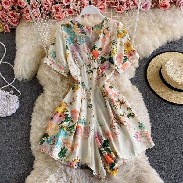 Salopeta dama - cu motive florale si nasturi