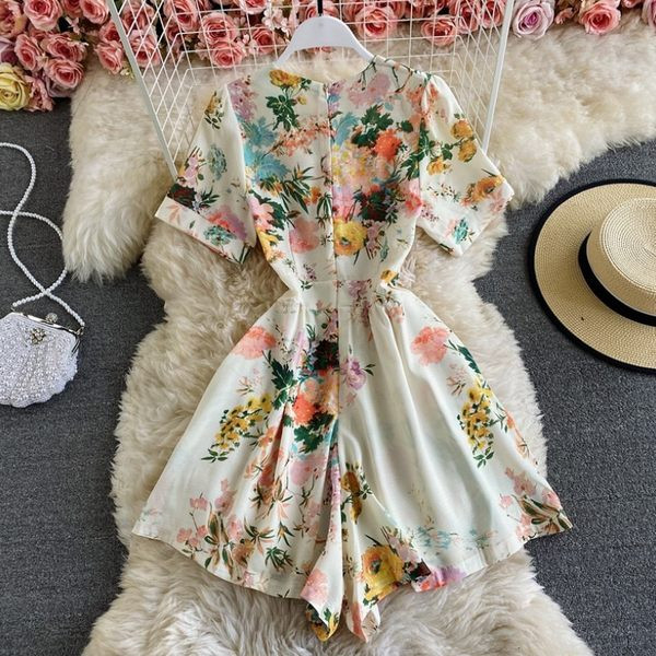 Salopeta dama - cu motive florale si nasturi