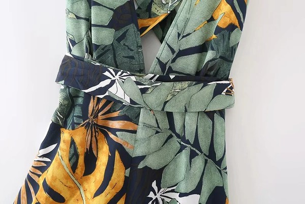 Salopeta de vara model nou cu decupaje