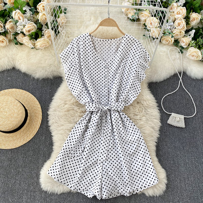 Salopetă de damă cu buline cu curea și decolteu spitz