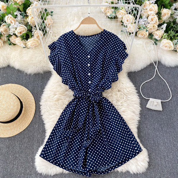 Salopetă de damă cu buline cu curea și decolteu spitz