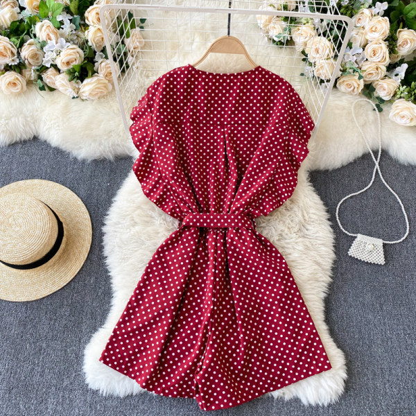 Salopetă de damă cu buline cu curea și decolteu spitz