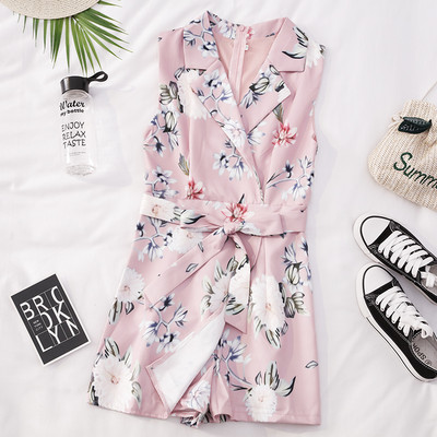 Salopetă scurtă de damă modernă - cu model floral și decolteu spitz