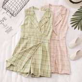 Ženski karirani kombinezon s remenom oko struka i klasičnim ovratnikom