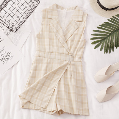 Ženski karirani kombinezon s remenom oko struka i klasičnim ovratnikom