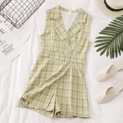 Ženski karirani kombinezon s remenom oko struka i klasičnim ovratnikom