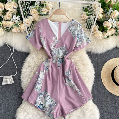 Moderan ženski kombinezon sa špic izrezom i kratkim rukavima u više boja