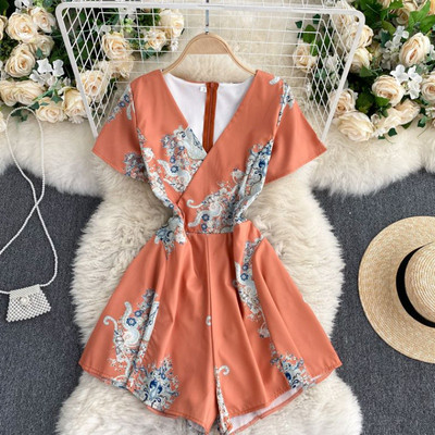 Moderan ženski kombinezon sa špic izrezom i kratkim rukavima u više boja