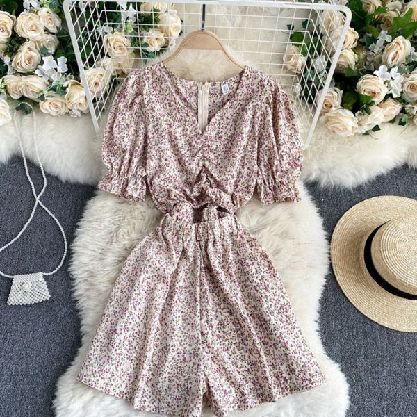 Salopetă casual de damă cu model floral și decolteu spitz