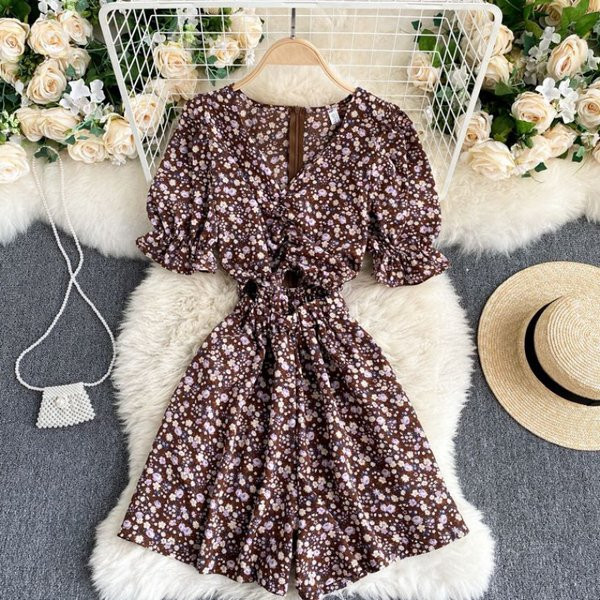 Salopetă casual de damă cu model floral și decolteu spitz