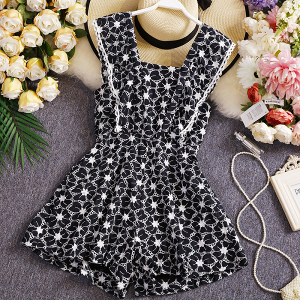 Salopeta de dama actuala cu bretele late