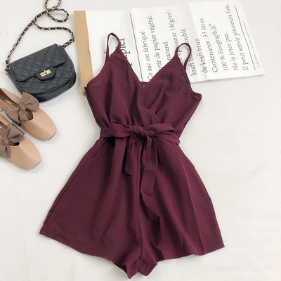 Salopeta scurta de dama cu centura si bretele subtiri