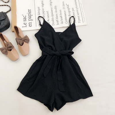 Salopeta scurta de dama cu centura si bretele subtiri