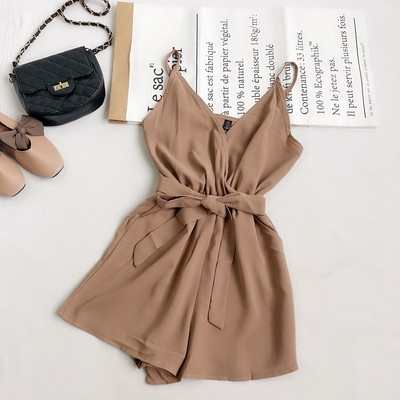 Salopeta scurta de dama cu centura si bretele subtiri